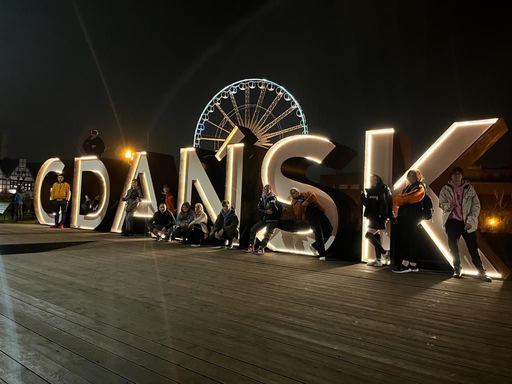 W dniach 14.-18.11.2022 uczniowie naszej szkoły wzięli udział w tygodniowym polsko-ukraińskim projekcie w Gdańsku pt.”NATURA - a człowiek solidarny XXIw.” 