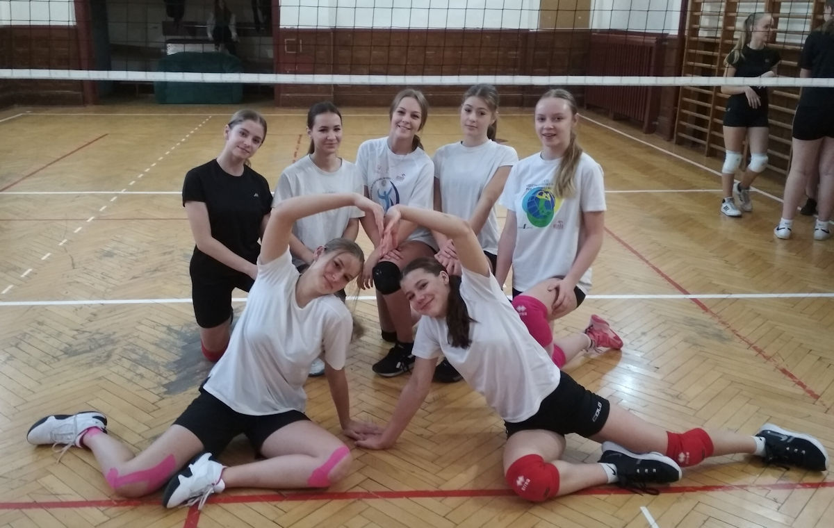 Turnieje siatkówki z okazji Święta Szkoły