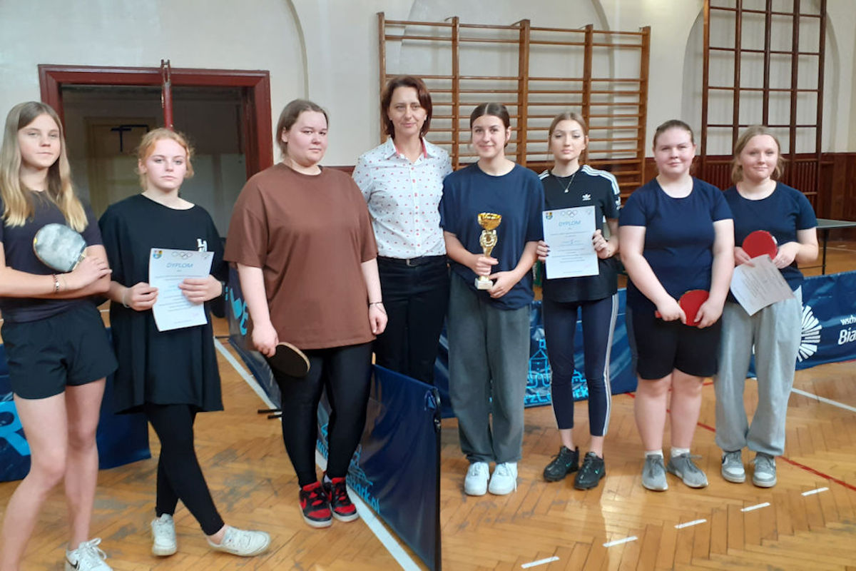 Nasze tenisistki Mistrzem Powiatu