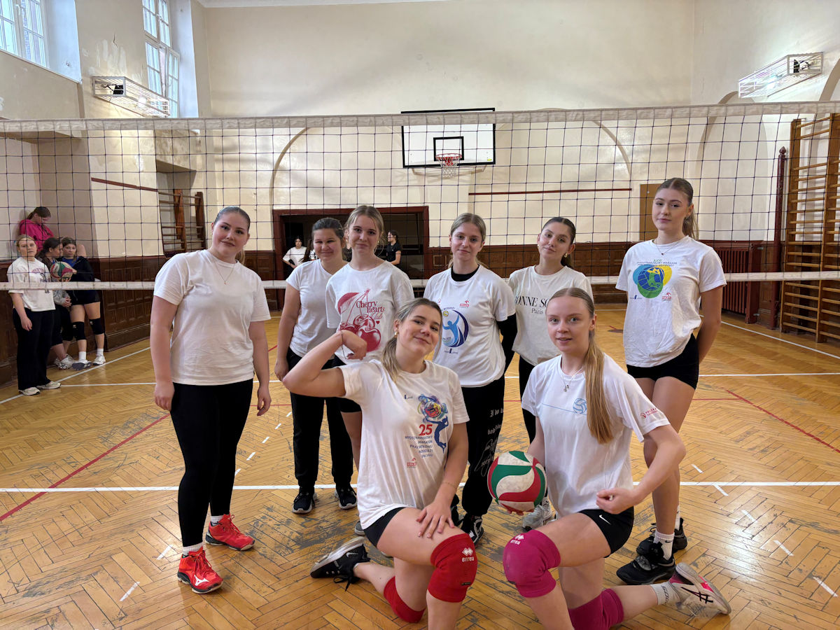 Turnieje siatkówki z okazji święta szkoły 2024